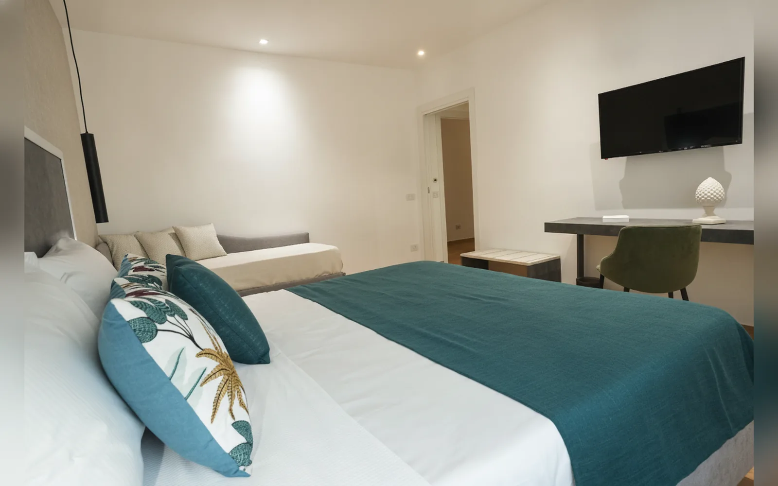Camera con bagno privato — Enea Suite, Trapani (Sicilia) (foto 20)