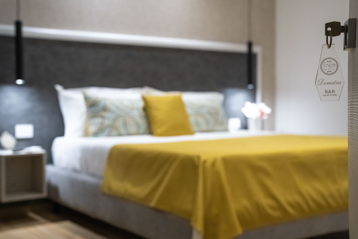 Camera matrimoniale dotata di aria condizionata e riscaldamento con letto extra lungo